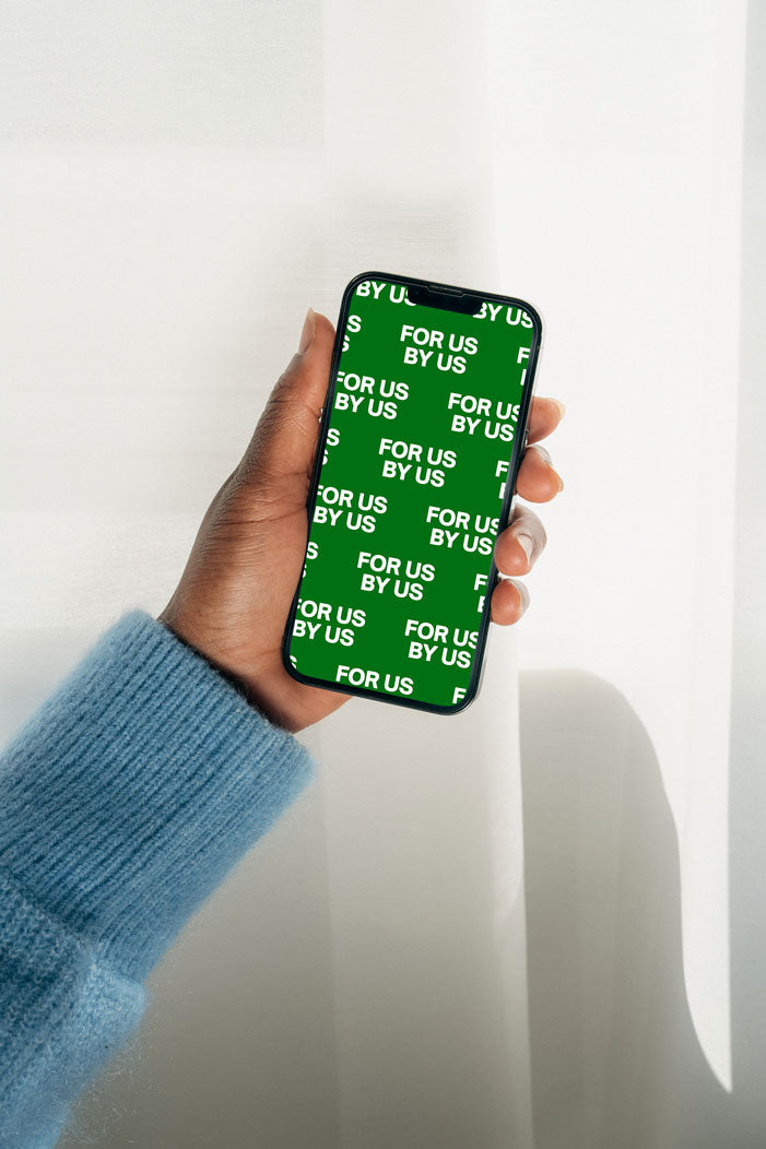 IPHONE IN HAND 001