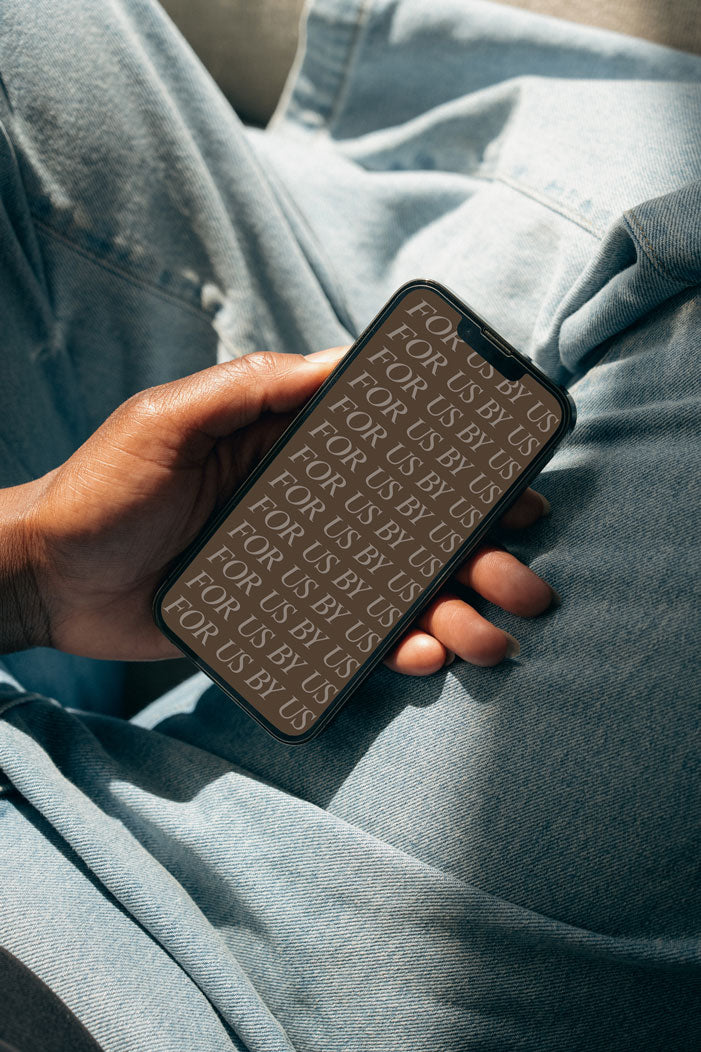 IPHONE IN HAND 006