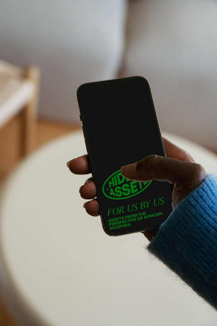 IPHONE IN HAND 007