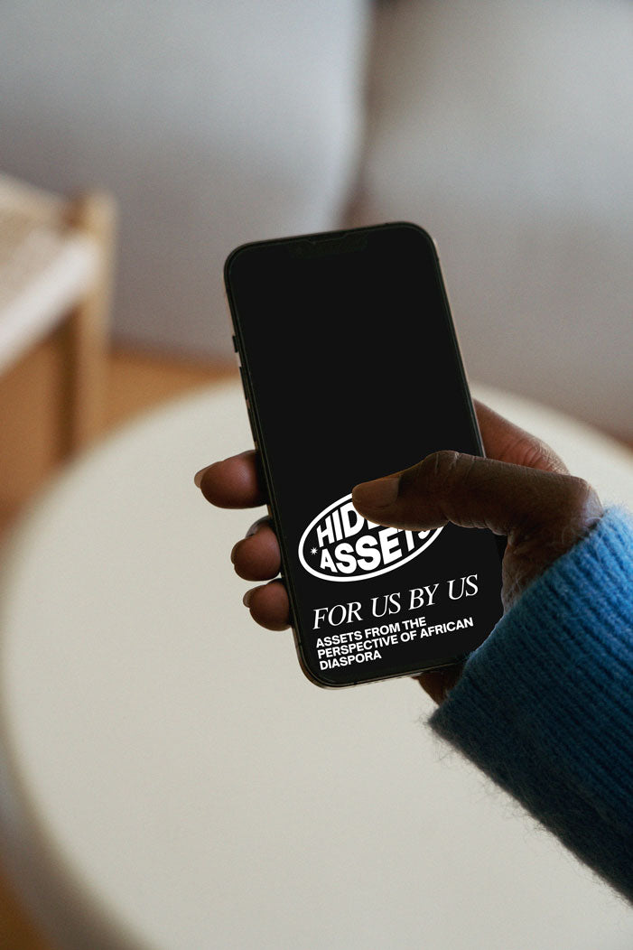 IPHONE IN HAND 007